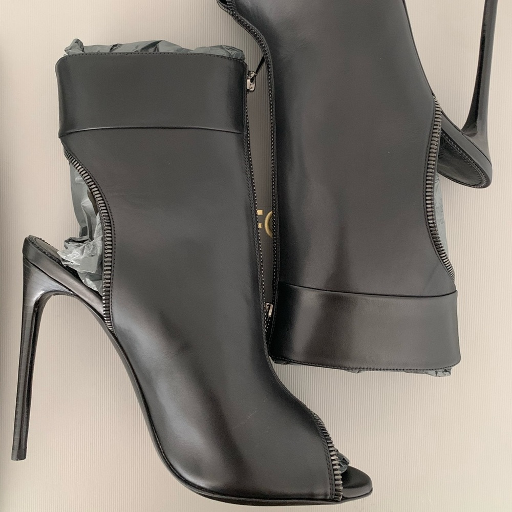 TOM FORD peep-toe heeled booties with zipper